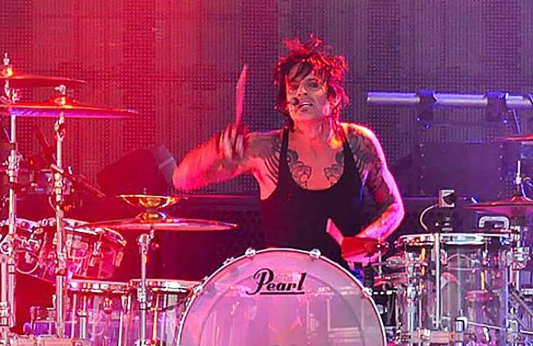 Mötley Crüe Drummer Tommy Lee Unable To Continue During Opening Night Of Stadium Tour Web Is