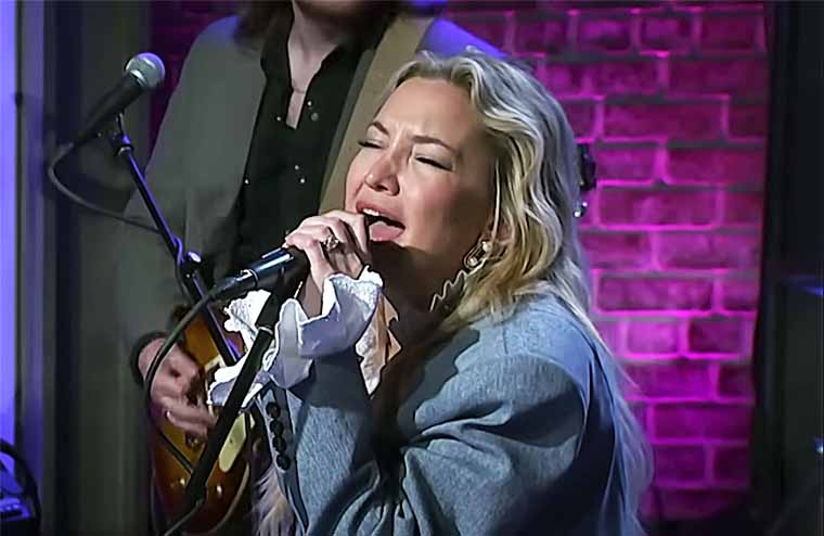 Kate Hudson Does Solid Cover Of Stone Temple Pilots Classic – WEB IS ...